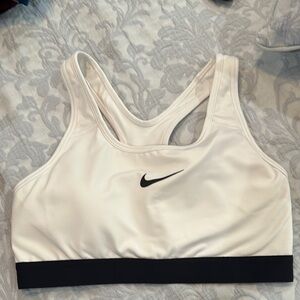 NWOT. Nike Bra. Size medium